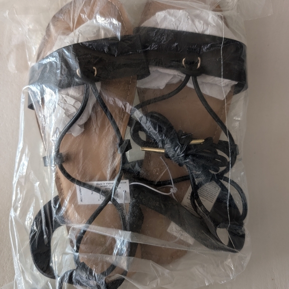 Old Navy Black Women's Sandals - Picture 2 of 5